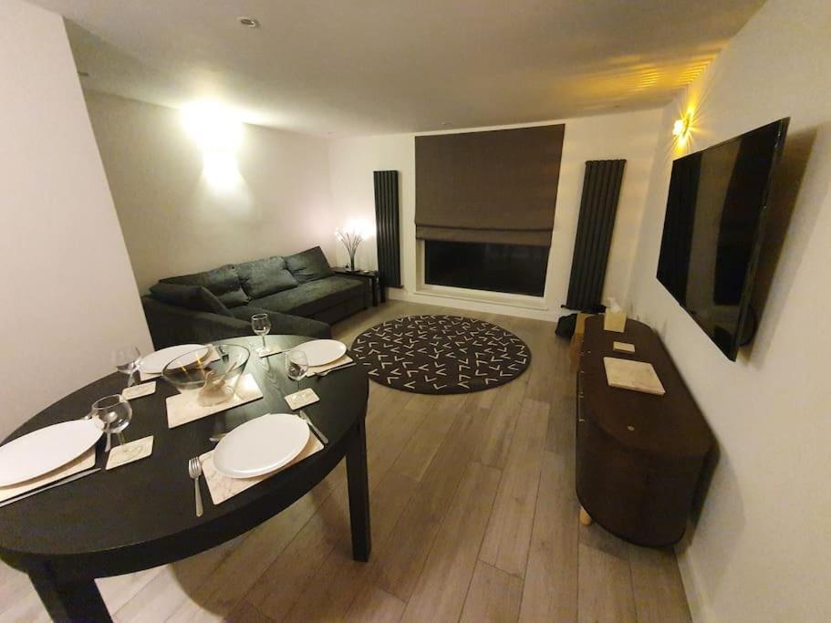 Luton Town Centre Executive Apartment 외부 사진