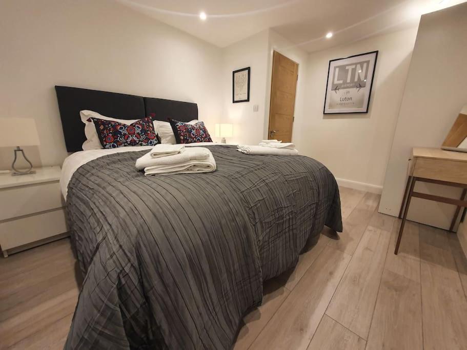Luton Town Centre Executive Apartment 외부 사진