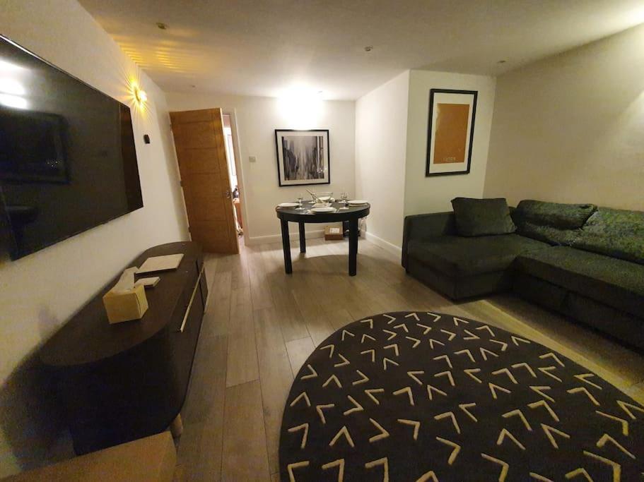 Luton Town Centre Executive Apartment 외부 사진