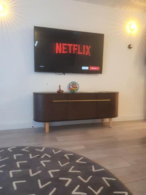 Luton Town Centre Executive Apartment 외부 사진