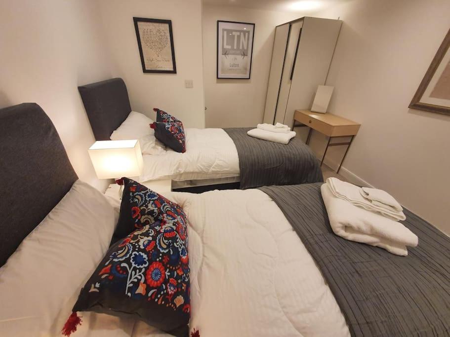 Luton Town Centre Executive Apartment 외부 사진