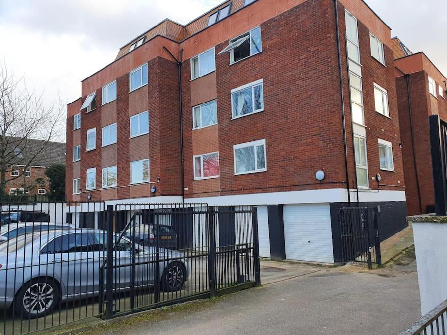 Luton Town Centre Executive Apartment 외부 사진